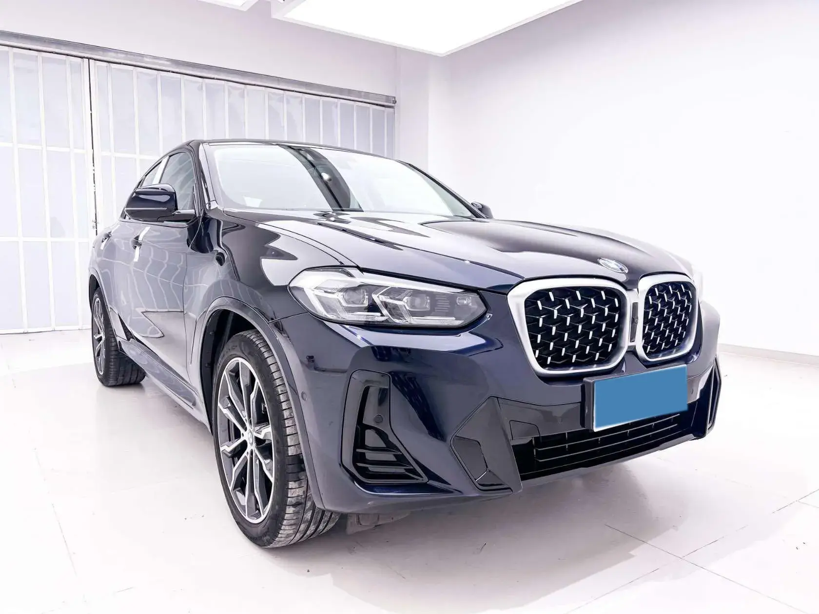 2022 BMW X4 thumbnail 3