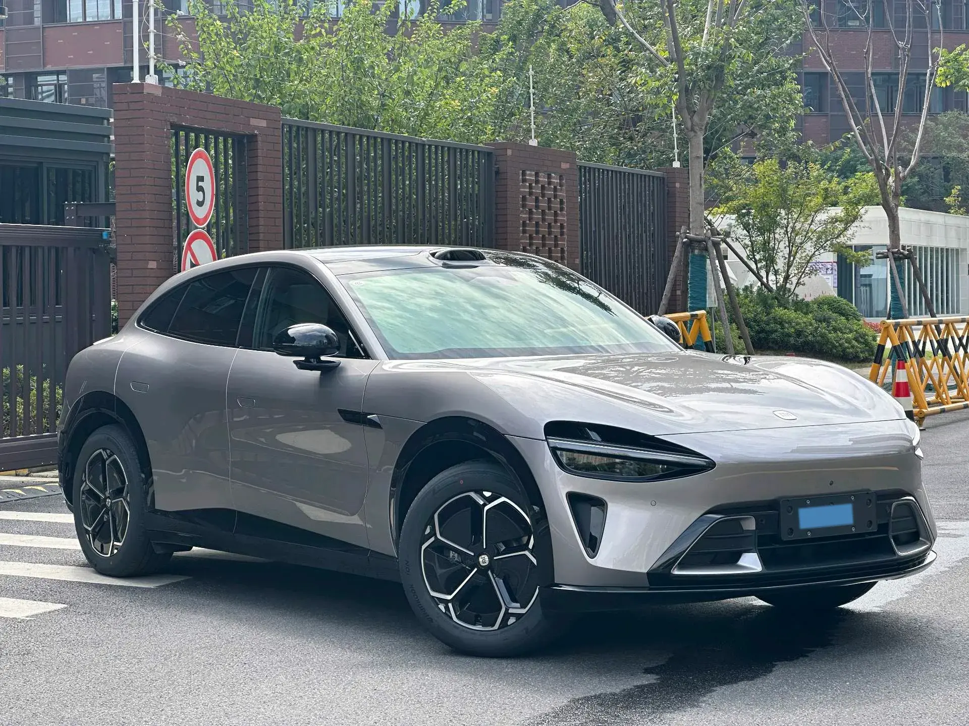 2025 MI YU7 thumbnail 3