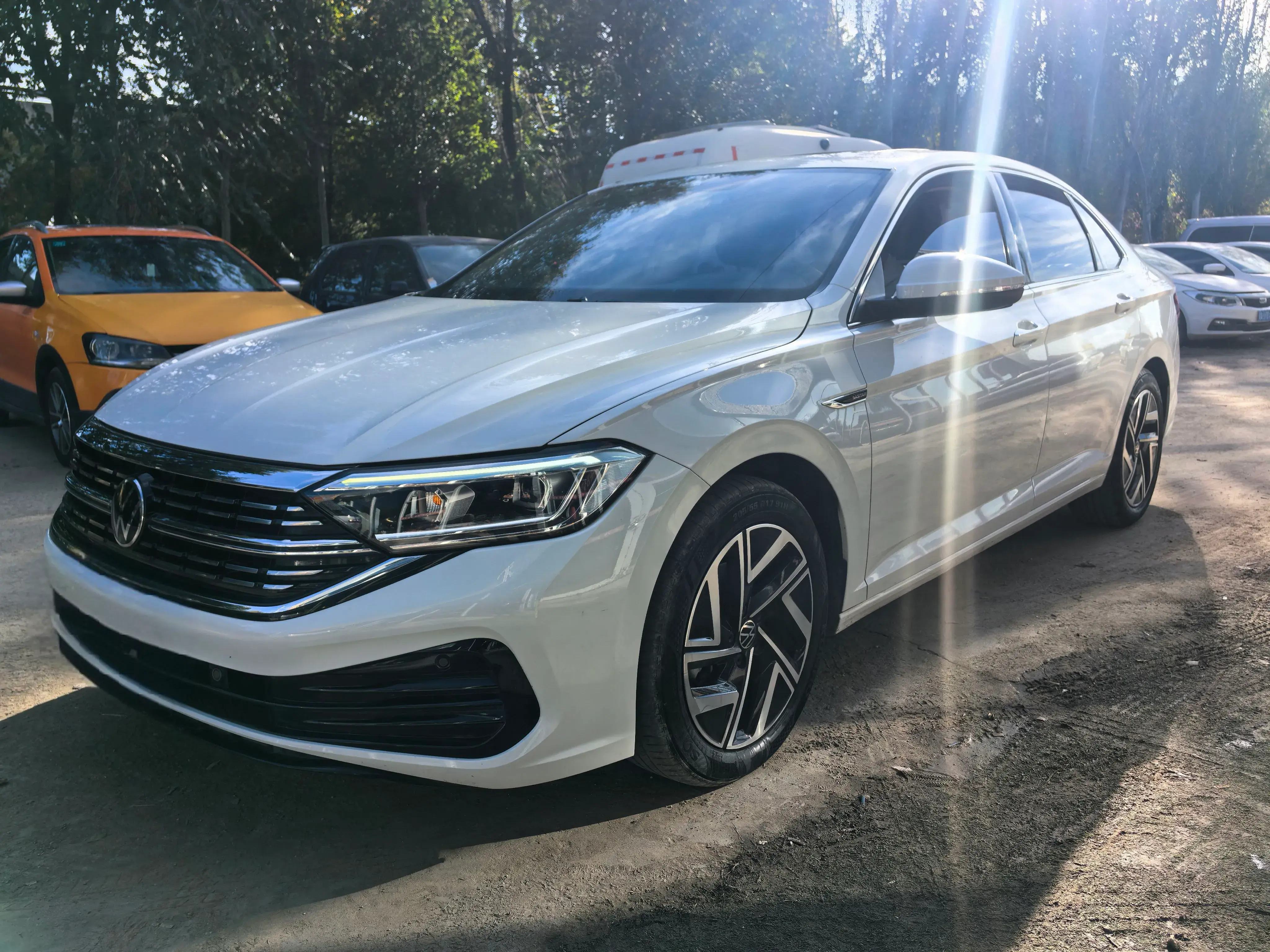 2023 VOLKSWAGEN SAGITAR view 1