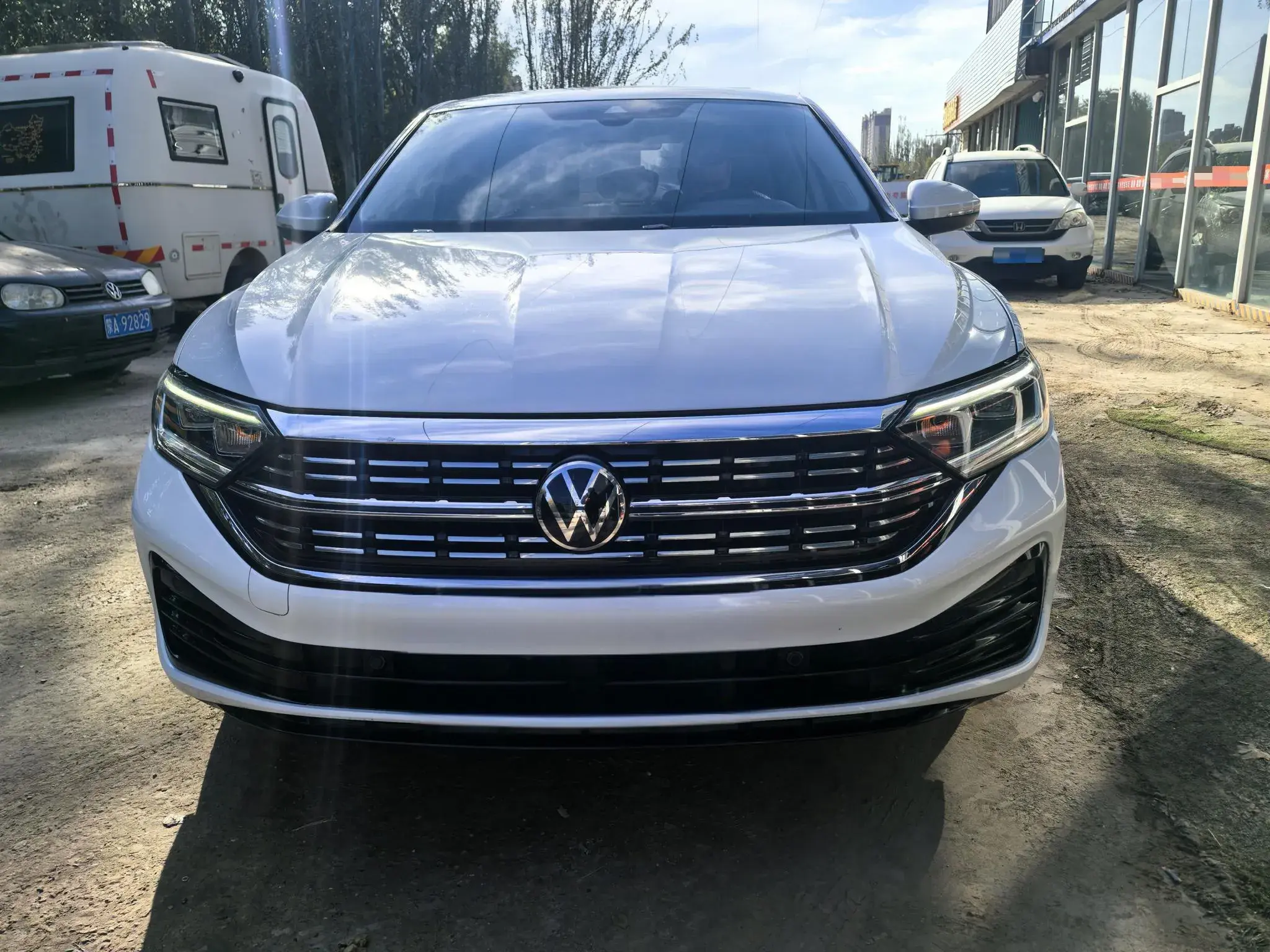 2023 VOLKSWAGEN SAGITAR thumbnail 2