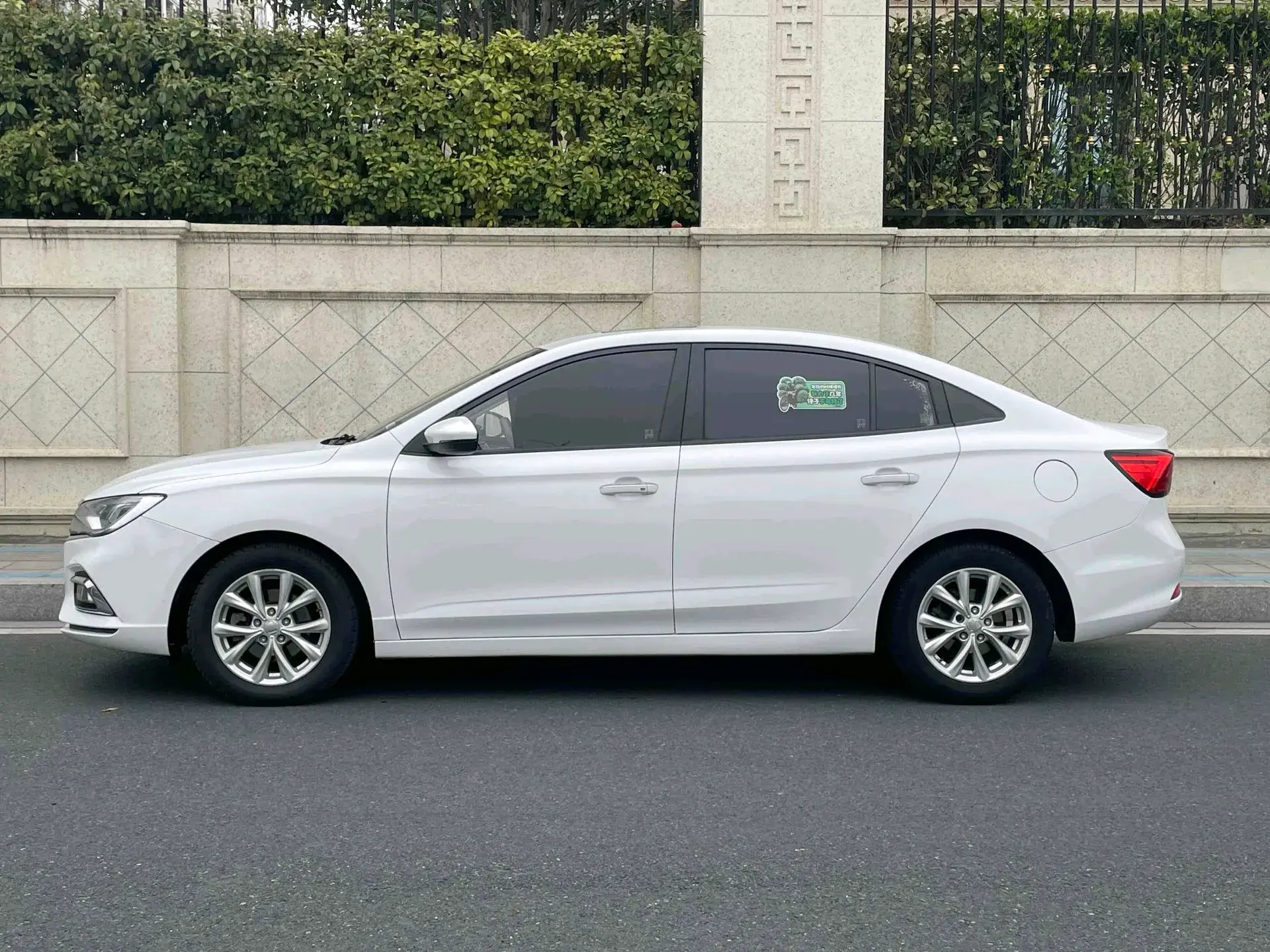 2019 ROEWE I5 thumbnail 3