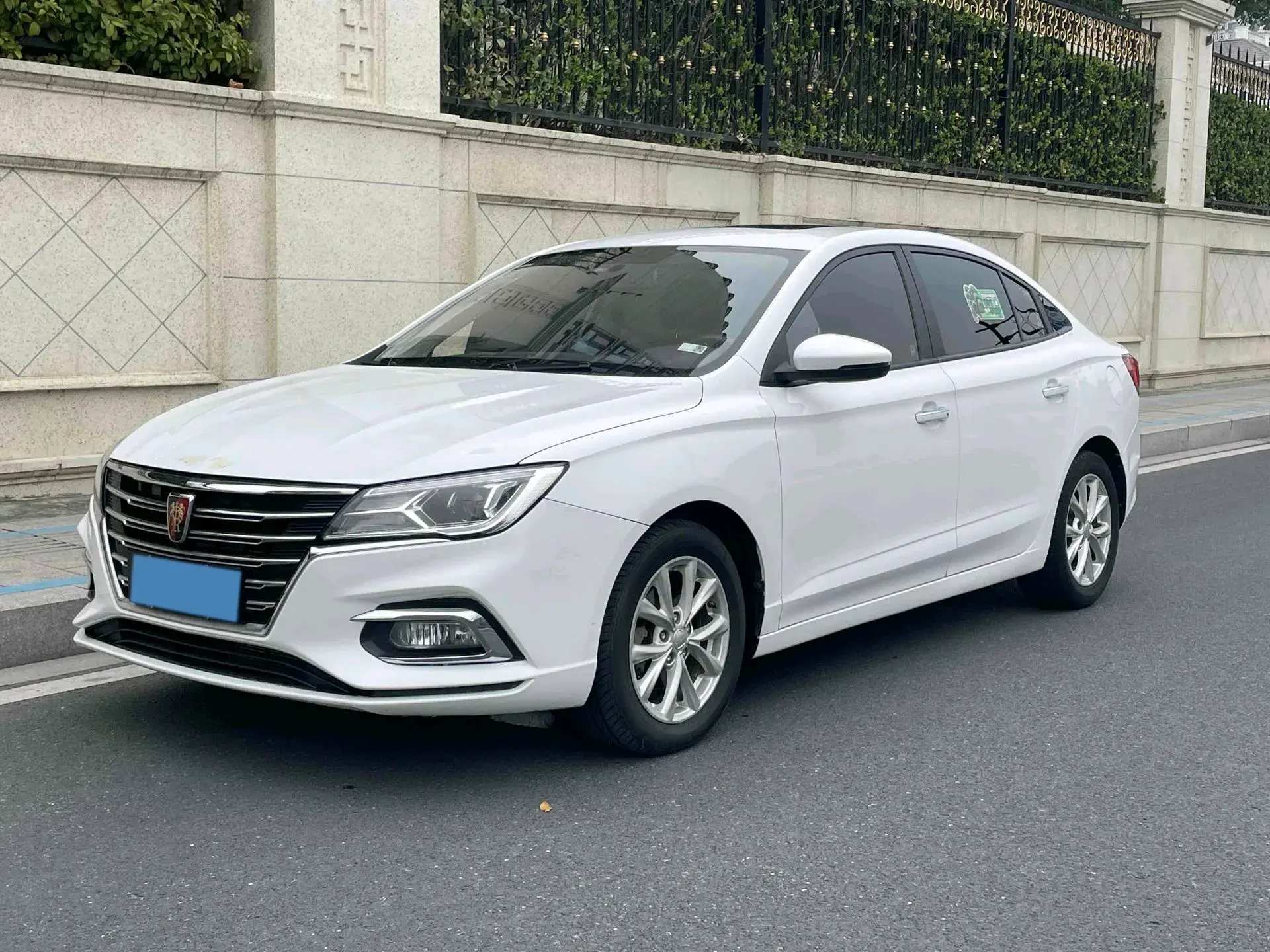 2019 ROEWE I5 view 1