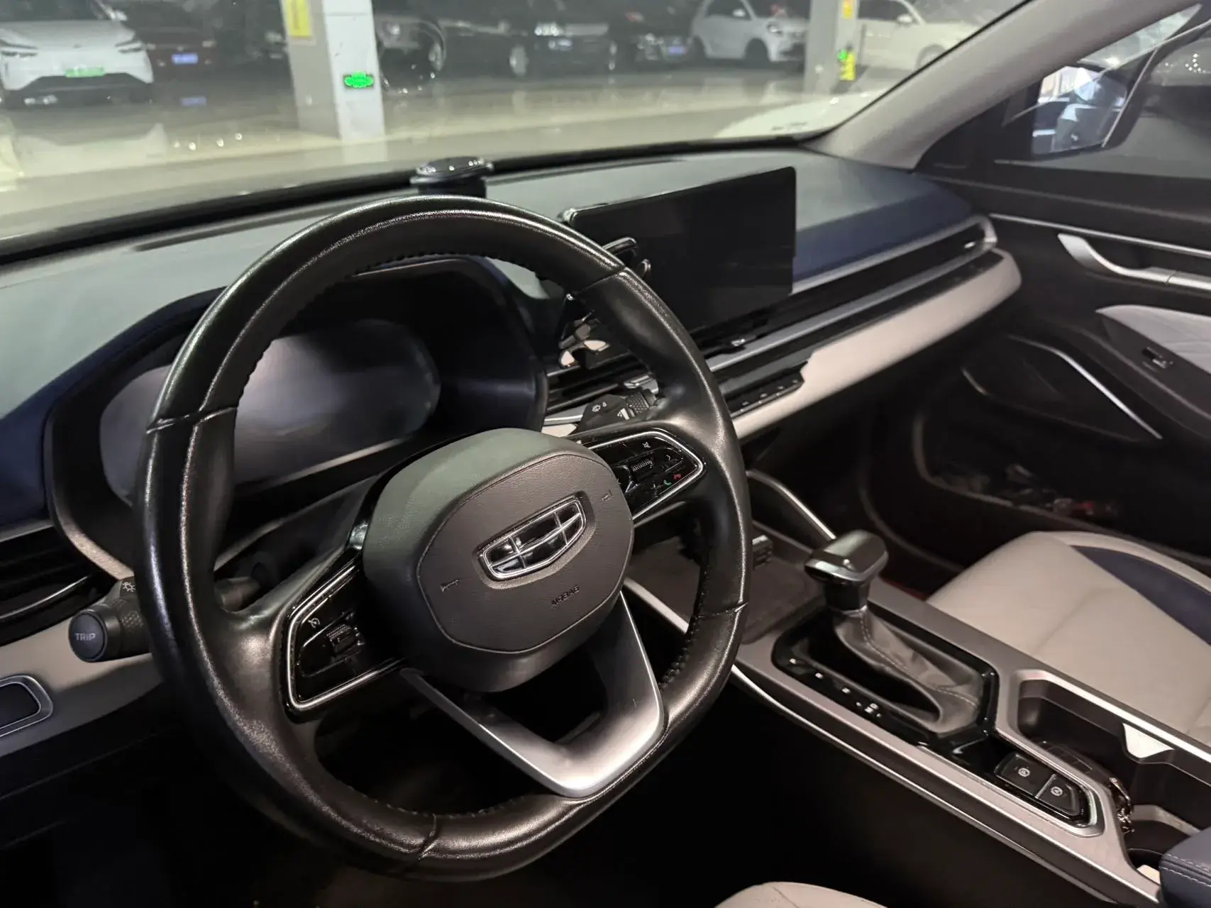 2022 GEELY EMGRAND thumbnail 2