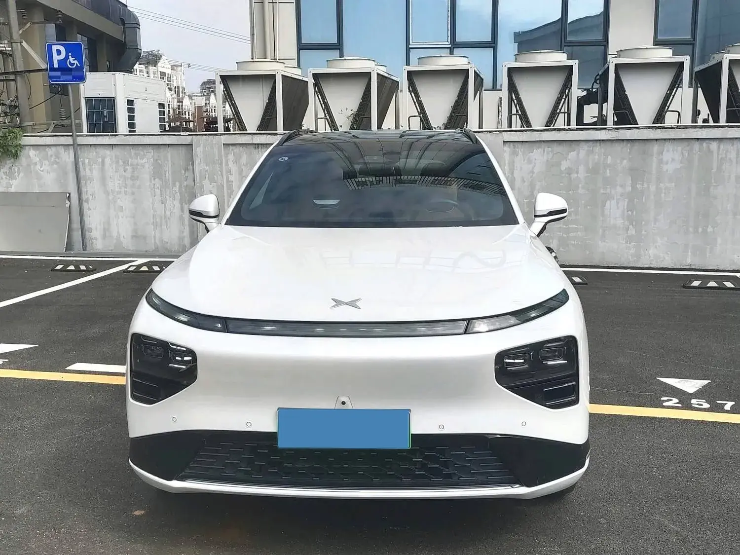 2022 XPENG G9 thumbnail 3