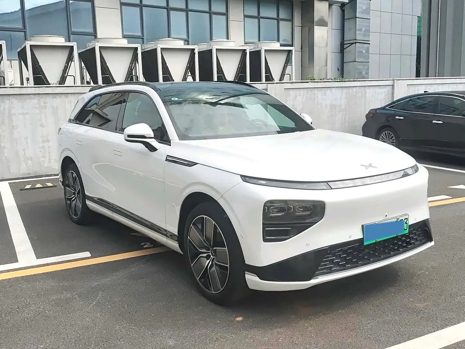 2022 XPENG G9 thumbnail 2