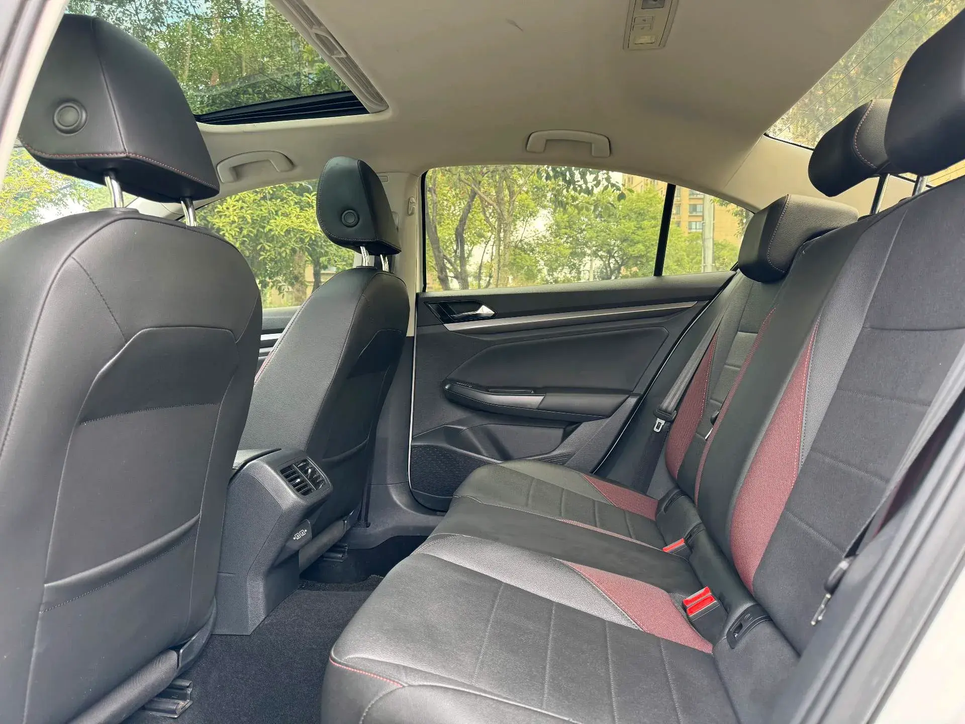 2019 VOLKSWAGEN BORA thumbnail 4