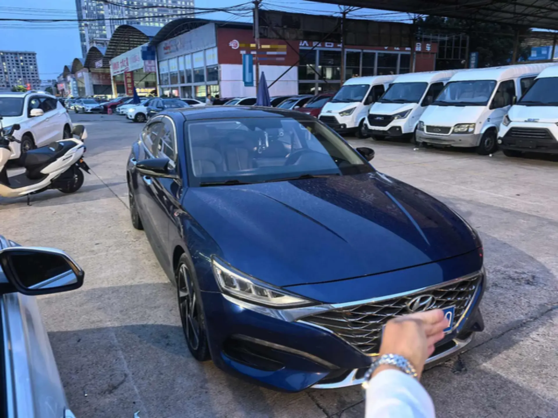 2019 HYUNDAI LA thumbnail 4