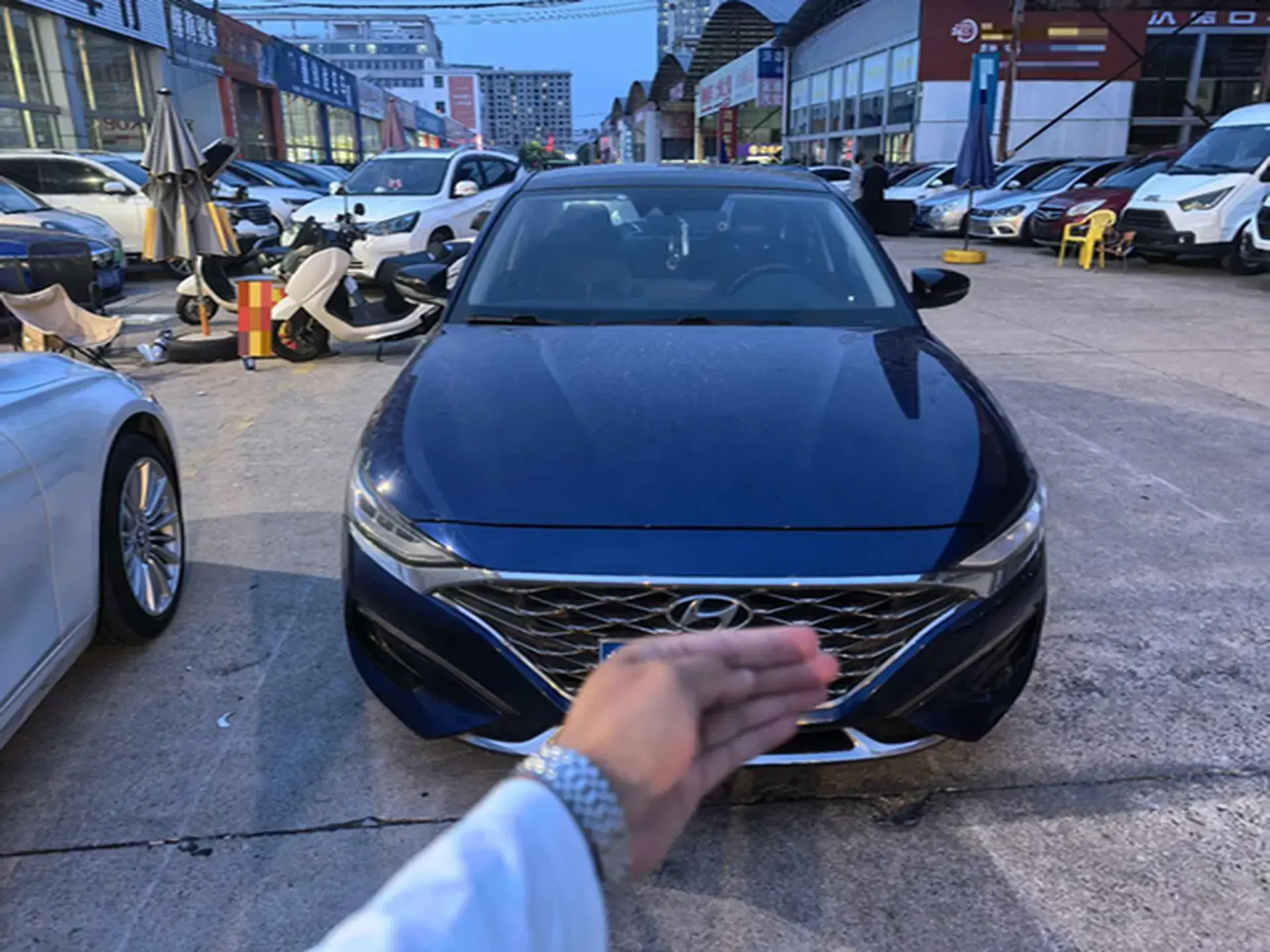 2019 HYUNDAI LA thumbnail 2