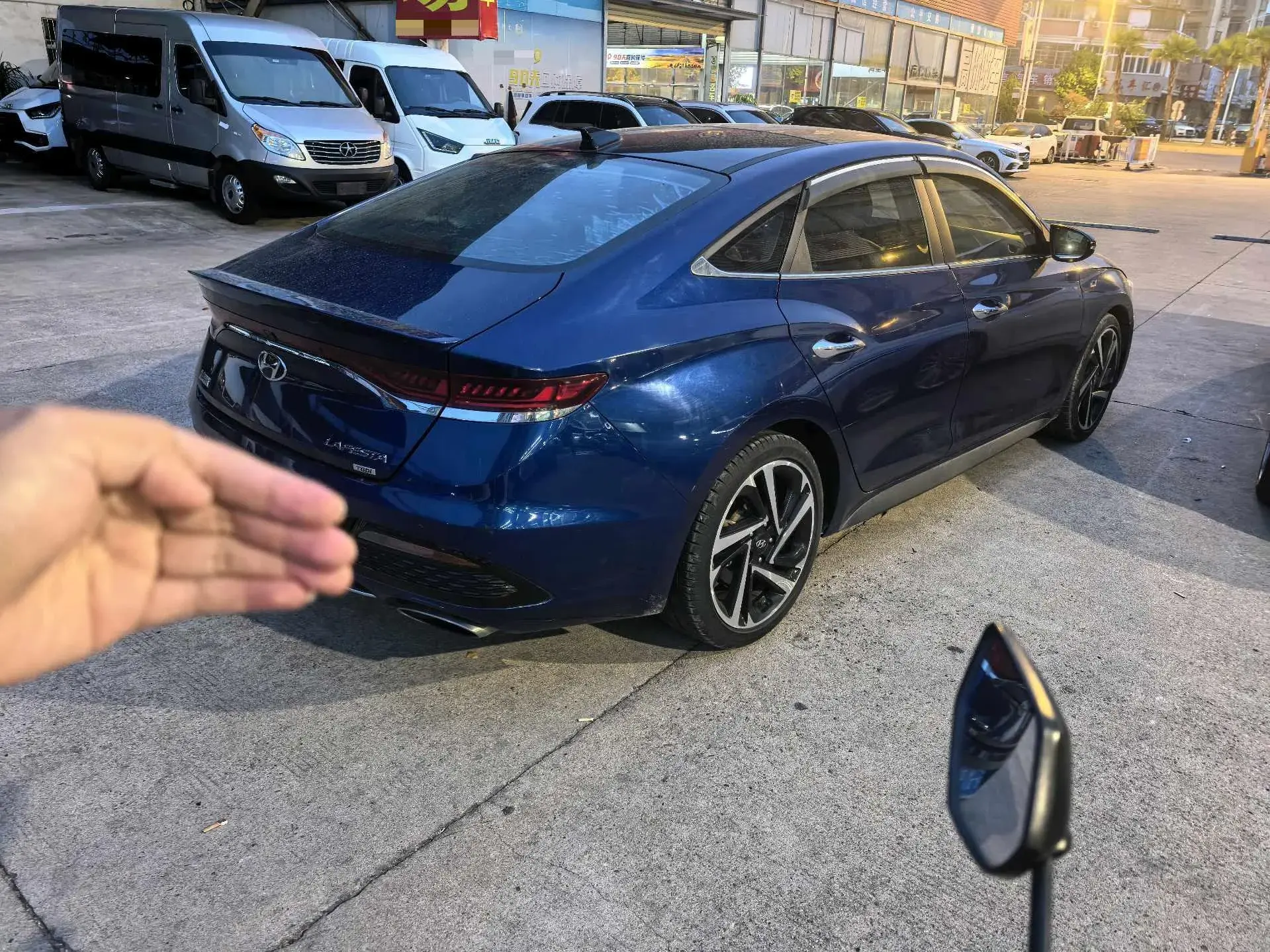 2019 HYUNDAI LA thumbnail 3