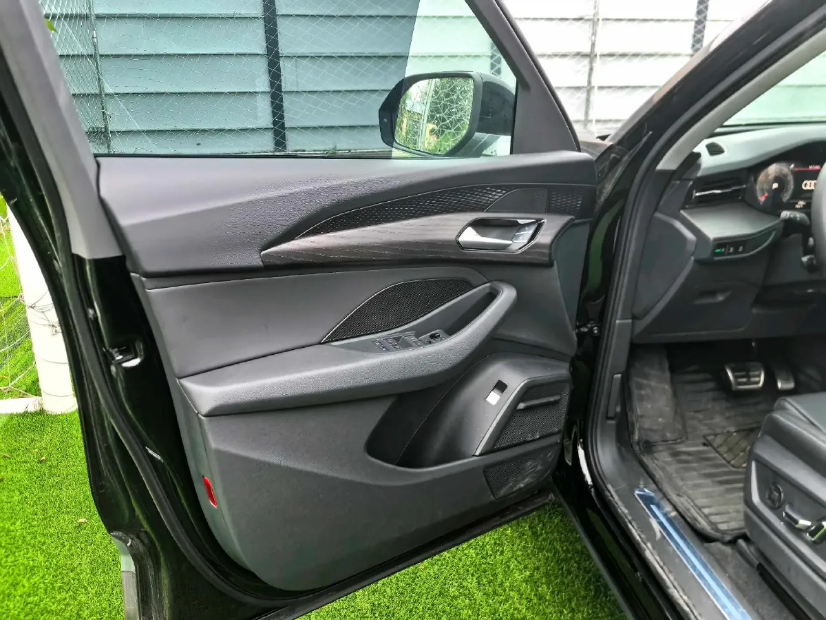 2024 Audi Q6 2.0T 231HP L4 7DCT,autocango,china used car exporter,china ev exporter,chinese used car exporter,chinese used ev exporter