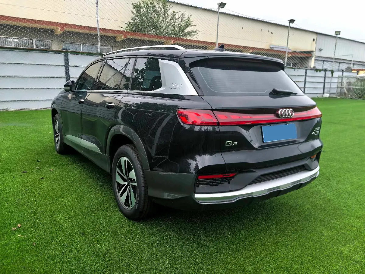 2024 Audi Q6 2.0T 231HP L4 7DCT,autocango,china used car exporter,china ev exporter,chinese used car exporter,chinese used ev exporter