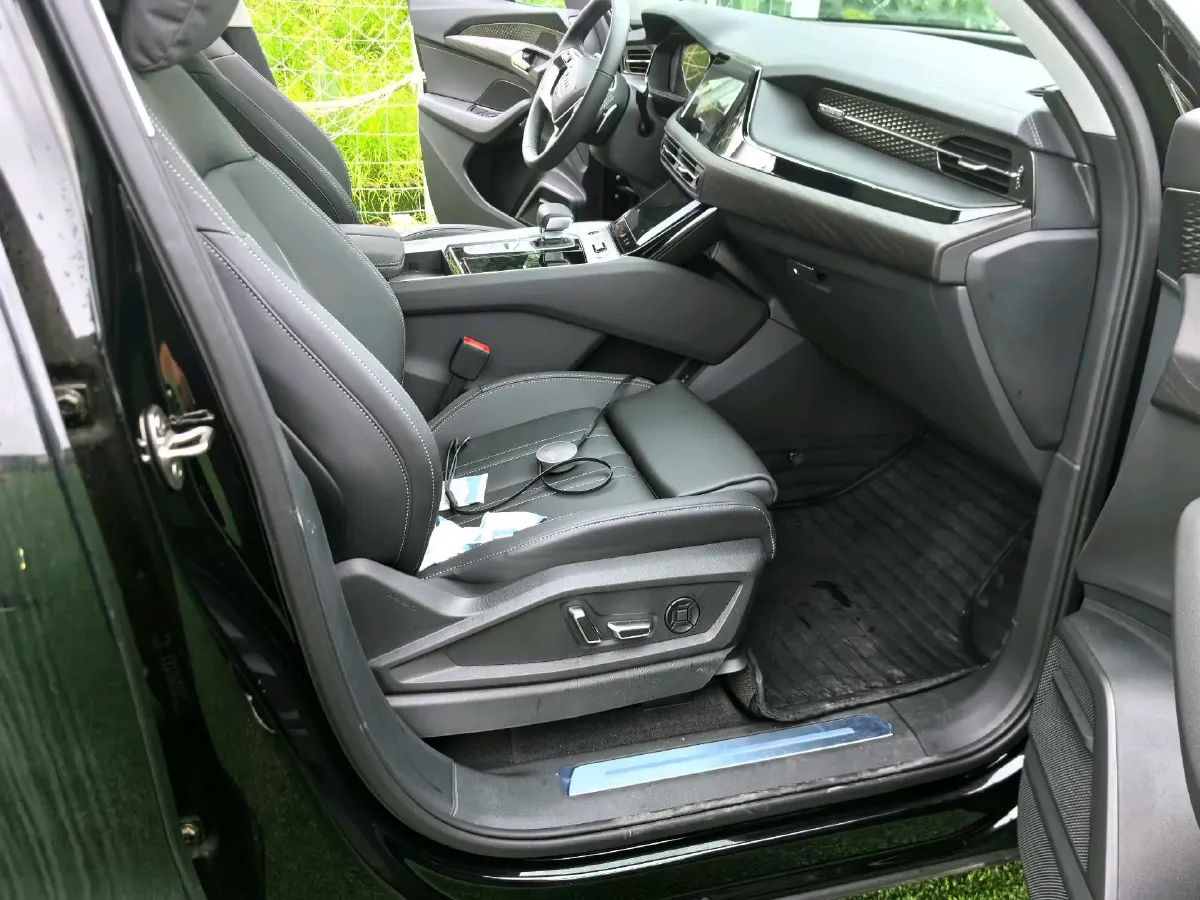 2024 Audi Q6 2.0T 231HP L4 7DCT,autocango,china used car exporter,china ev exporter,chinese used car exporter,chinese used ev exporter