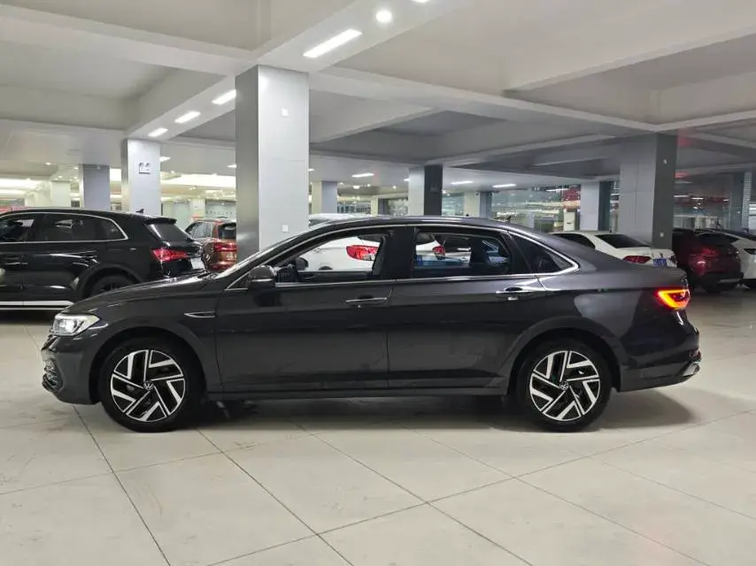 2022 VOLKSWAGEN SAGITAR thumbnail 2