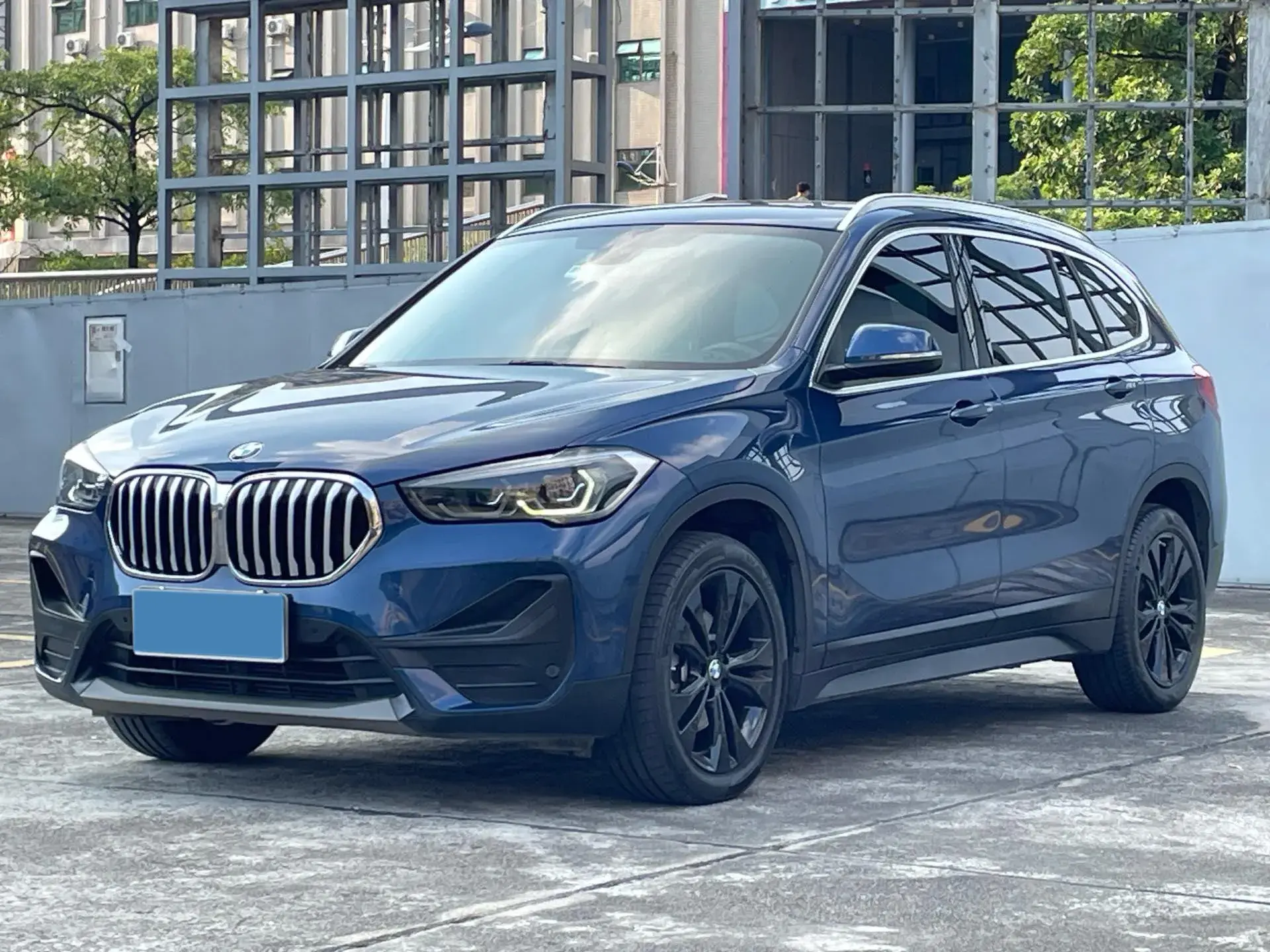 2021 BMW X1 view 1