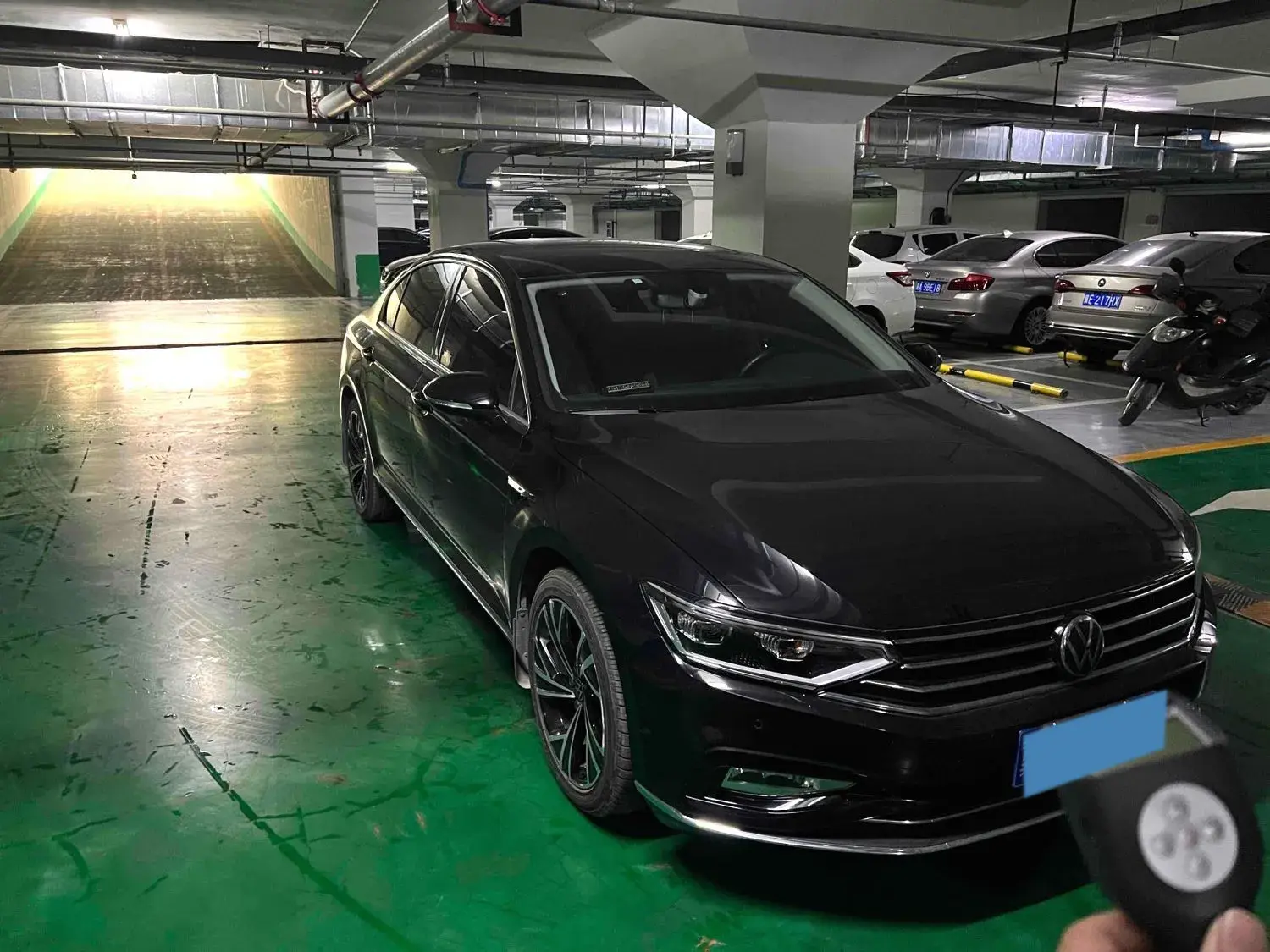 2021 VOLKSWAGEN MAGOTAN thumbnail 3