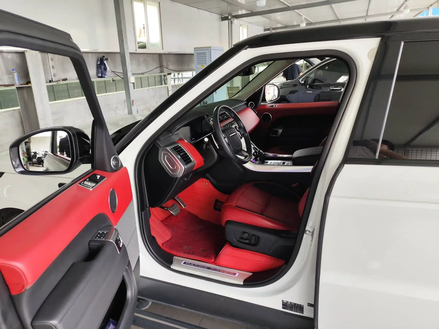 2021 LAND ROVER thumbnail 4