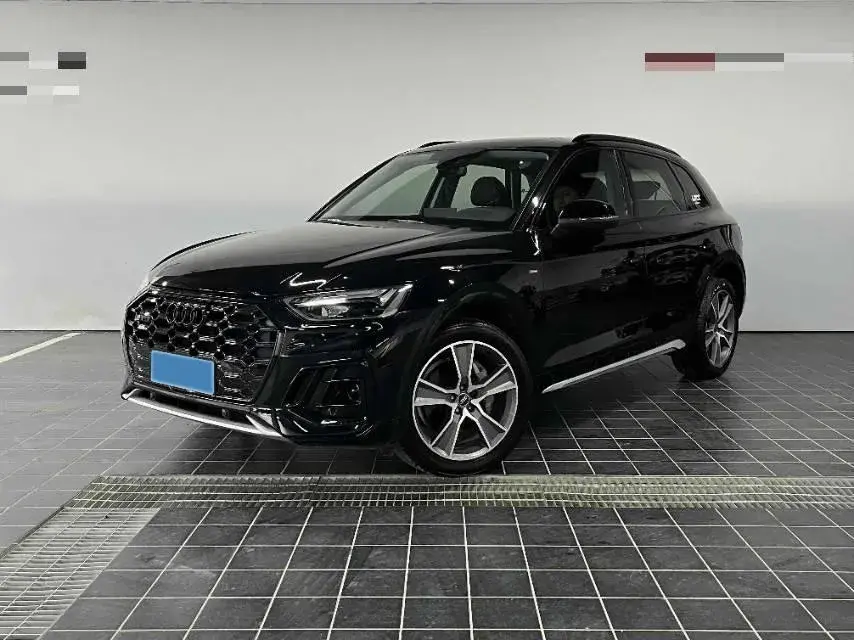 2022 AUDI Q5L view 1