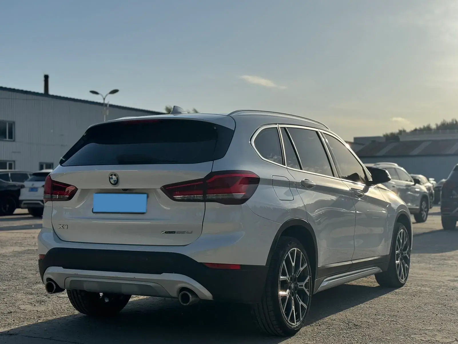 2021 BMW X1 thumbnail 4