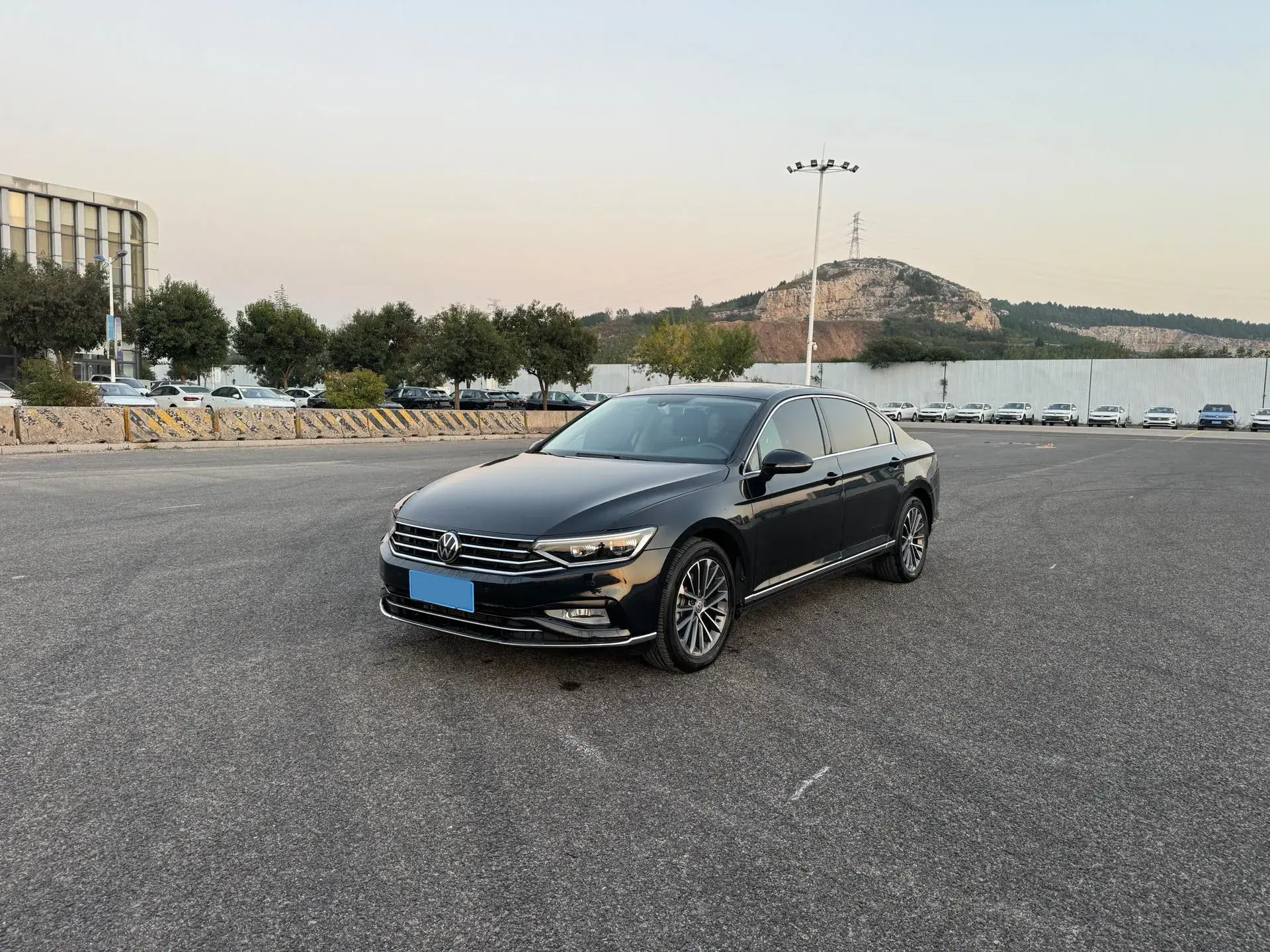 2020 VOLKSWAGEN MAGOTAN view 1