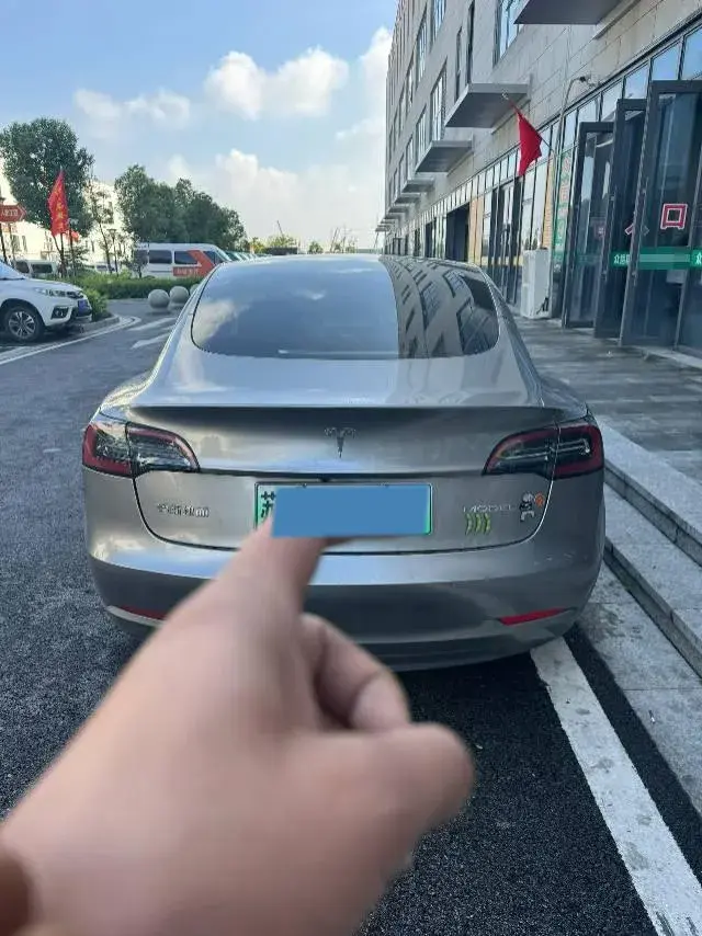 2023 TESLA MODEL thumbnail 4