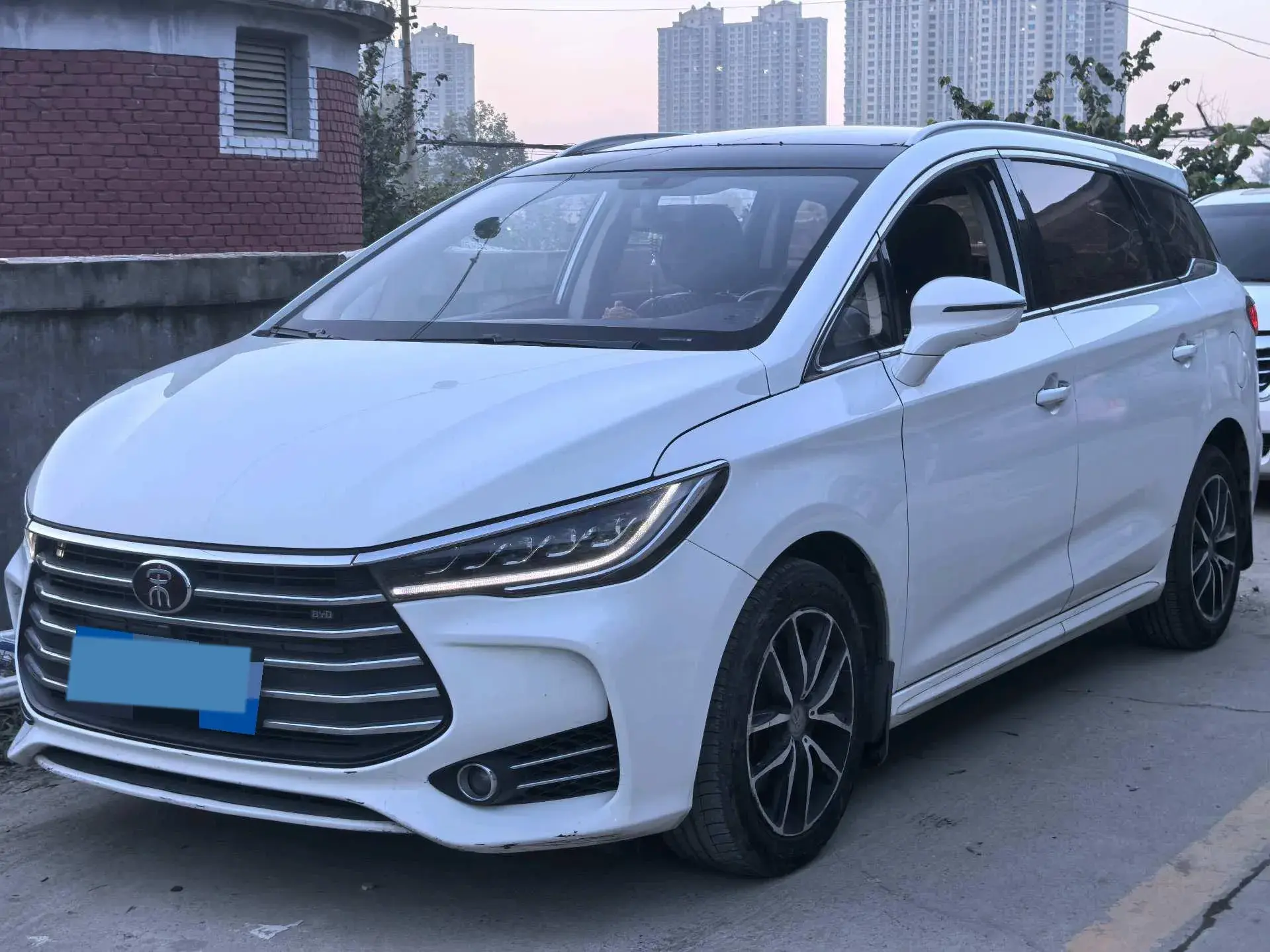 2017 BYD SONG view 1