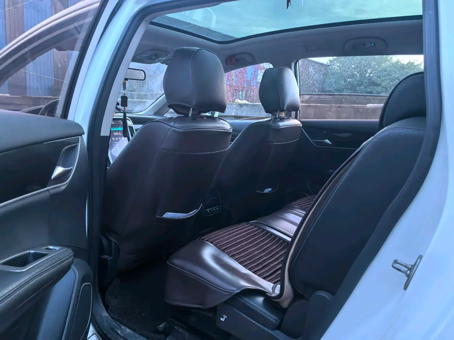 2017 BYD SONG thumbnail 3