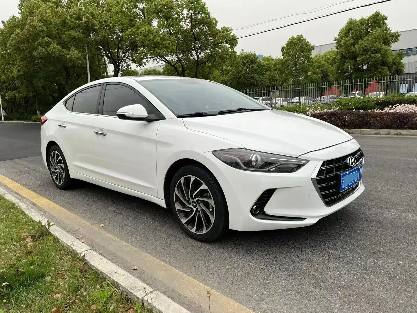 2019 HYUNDAI ELANTRA thumbnail 2