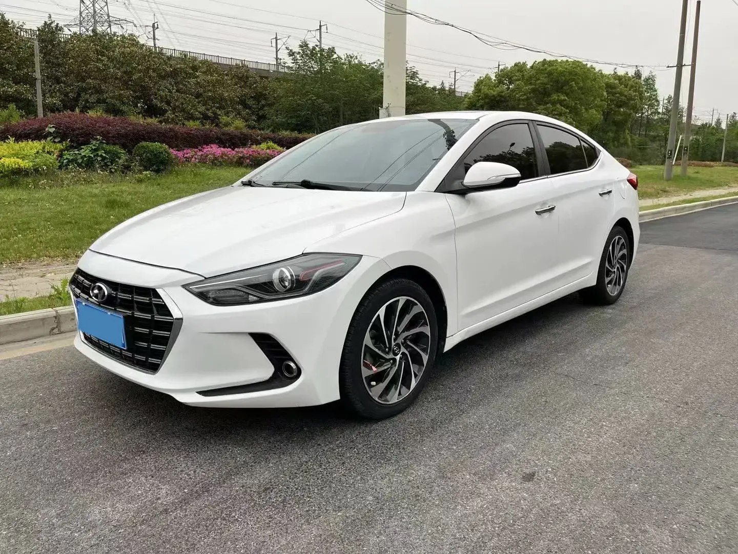 2019 HYUNDAI ELANTRA view 1
