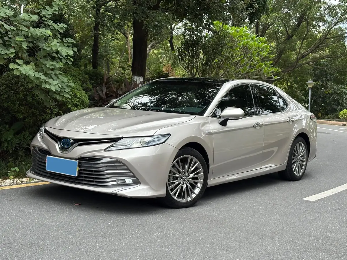 2019 Toyota Camry 2.5L 178HP L4 E-CVT Hybrid