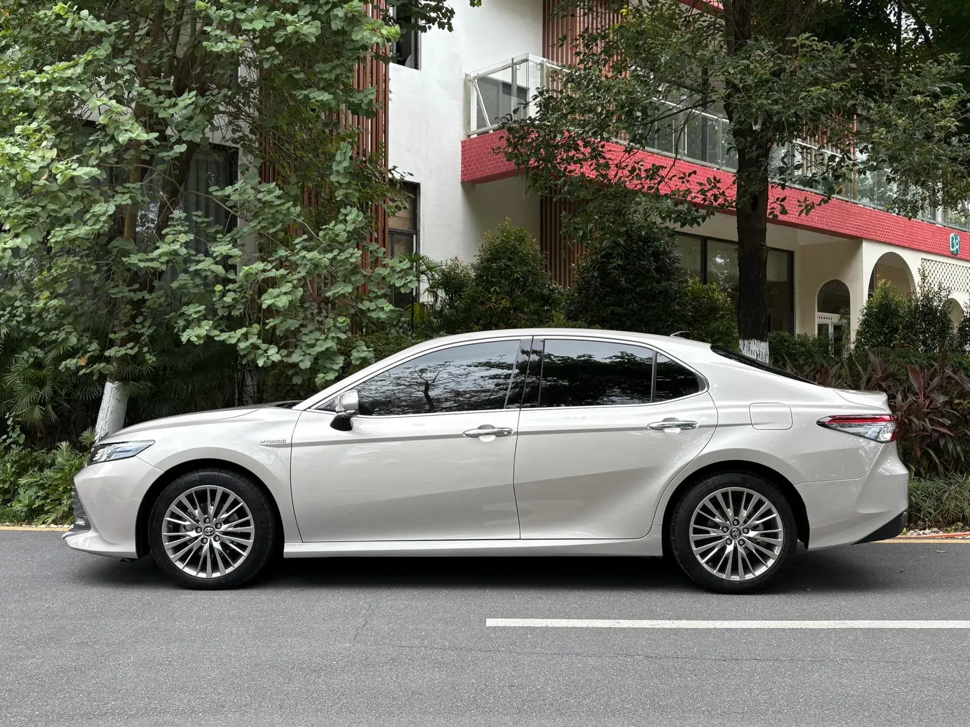 2019 TOYOTA CAMRY thumbnail 2