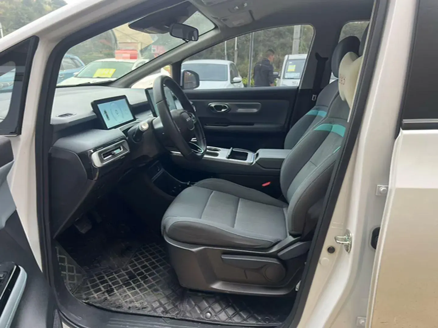 2023 AION Y thumbnail 3