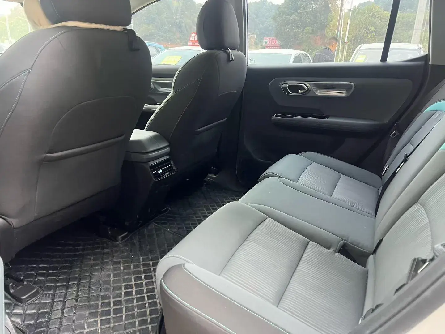 2023 AION Y thumbnail 4