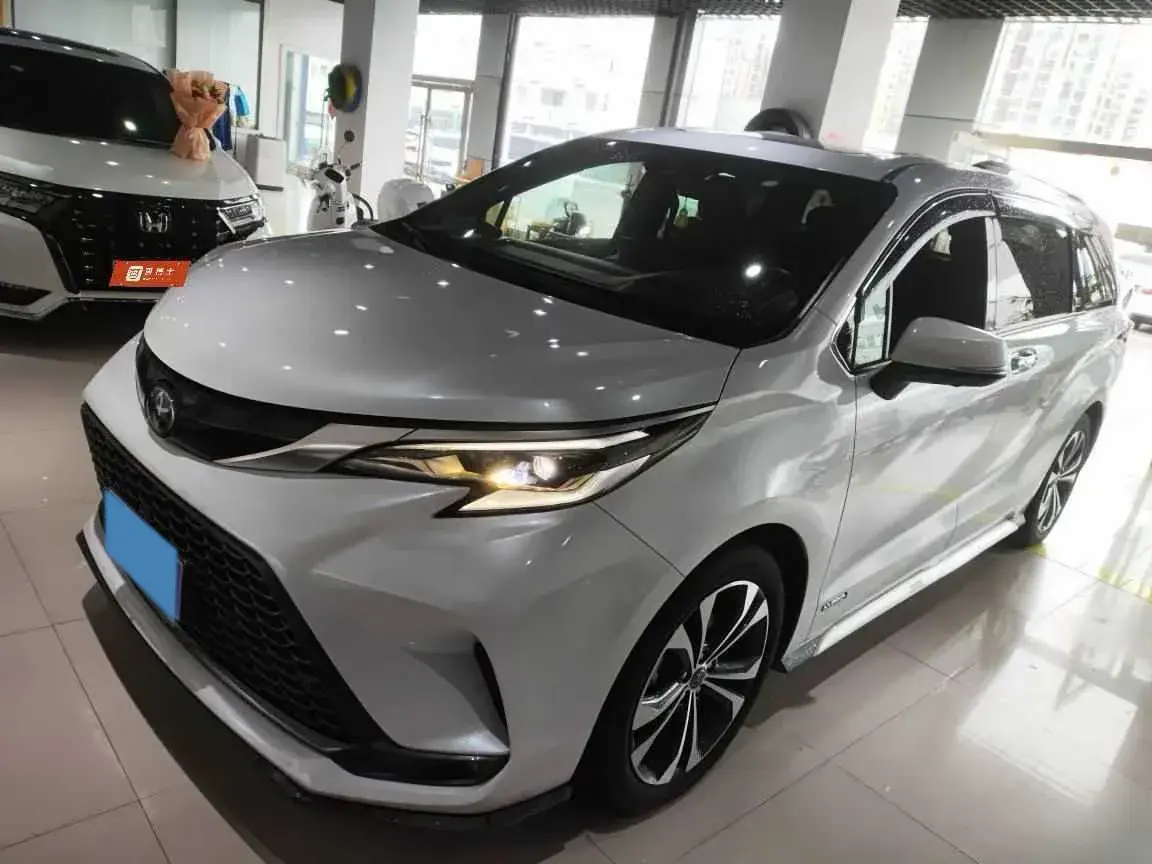 2023 Toyota Granvia 2.5L 189HP L4 E-CVT Hybrid