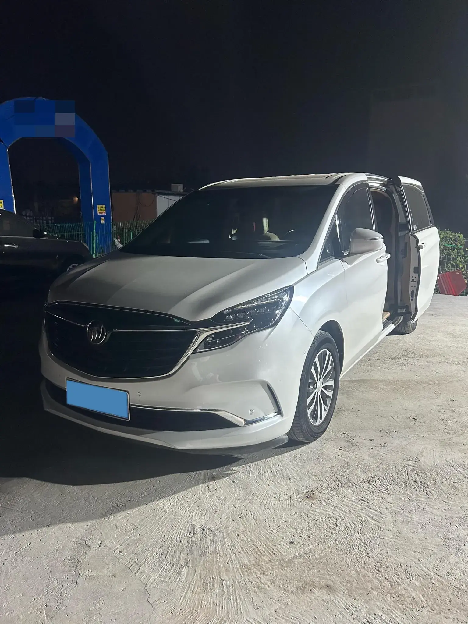 2021 BUICK GL8 view 1