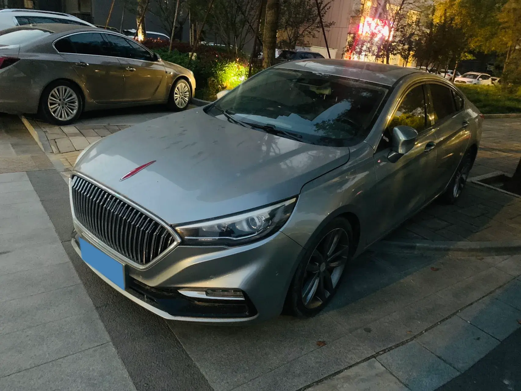 2018 HONGQI H5 view 1
