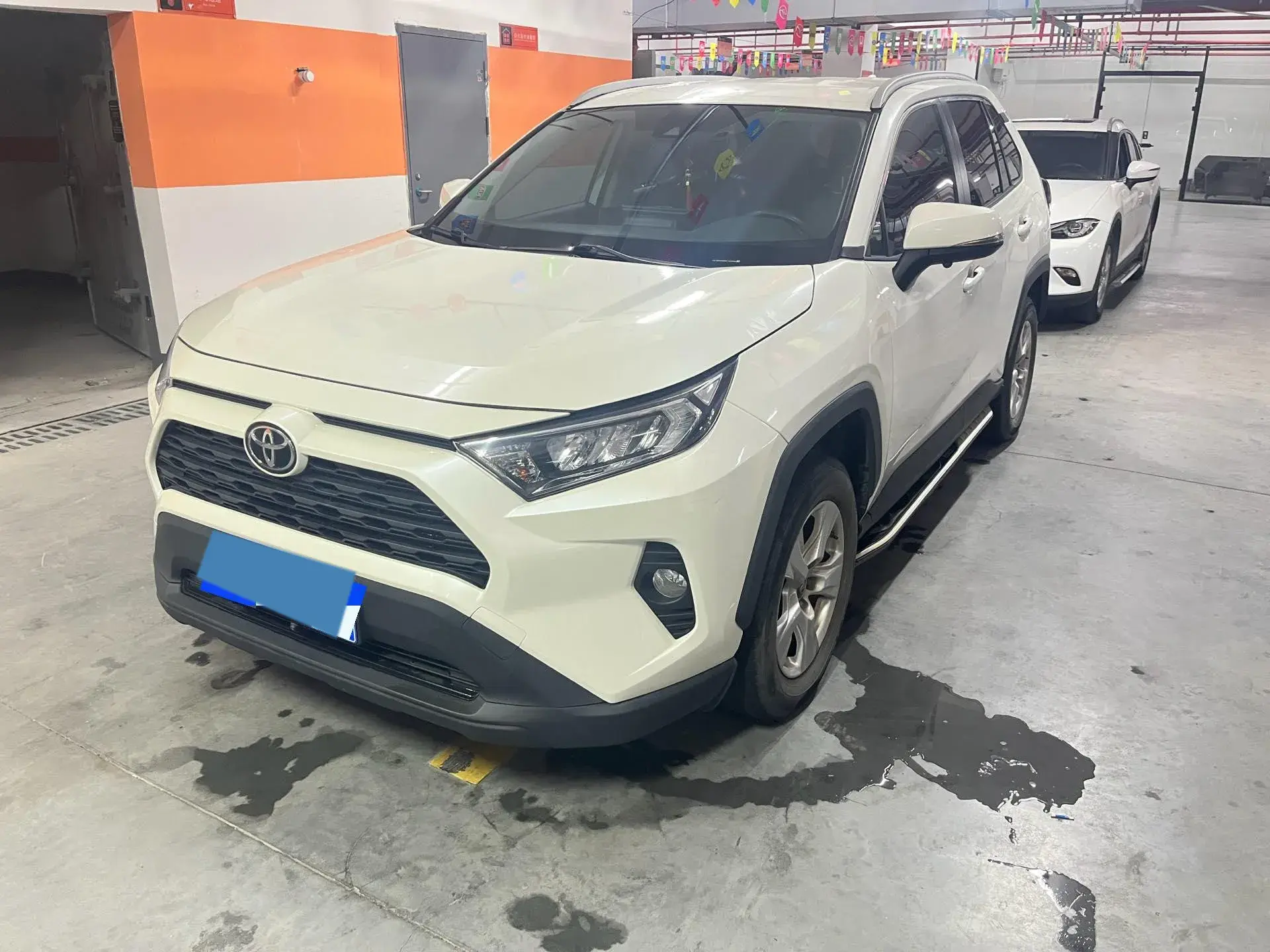 2020 TOYOTA RAV4 view 1