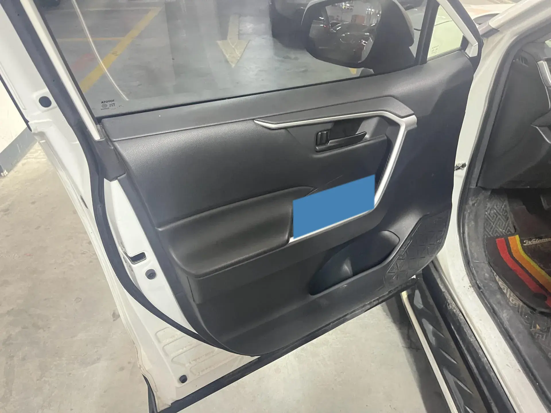 2020 TOYOTA RAV4 thumbnail 4