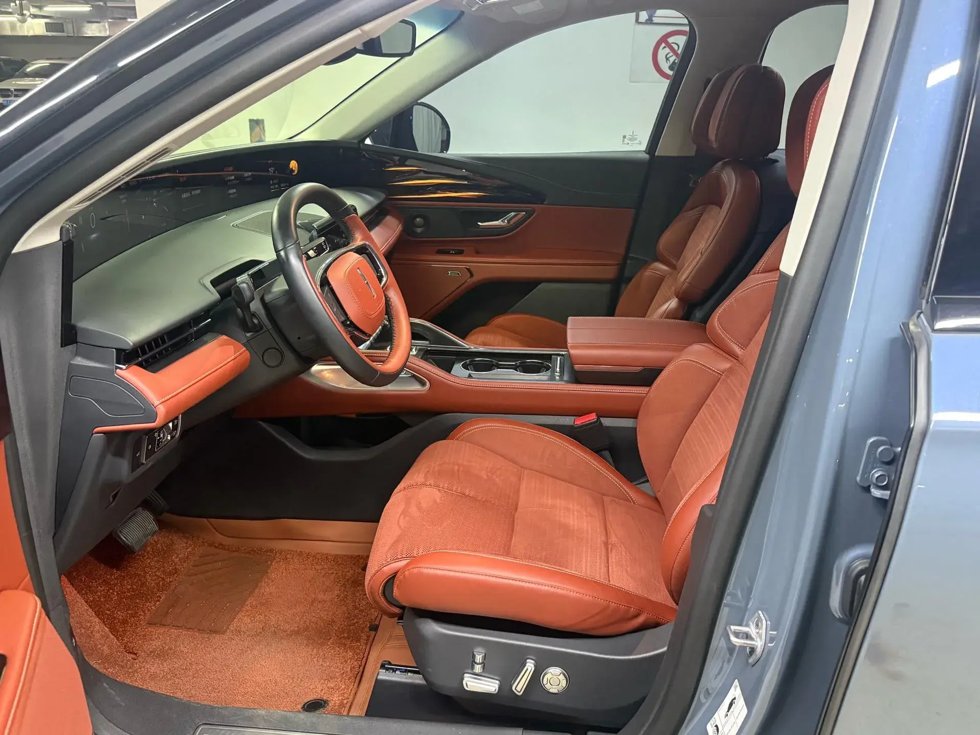 2025 LINCOLN NAUTILUS thumbnail 3