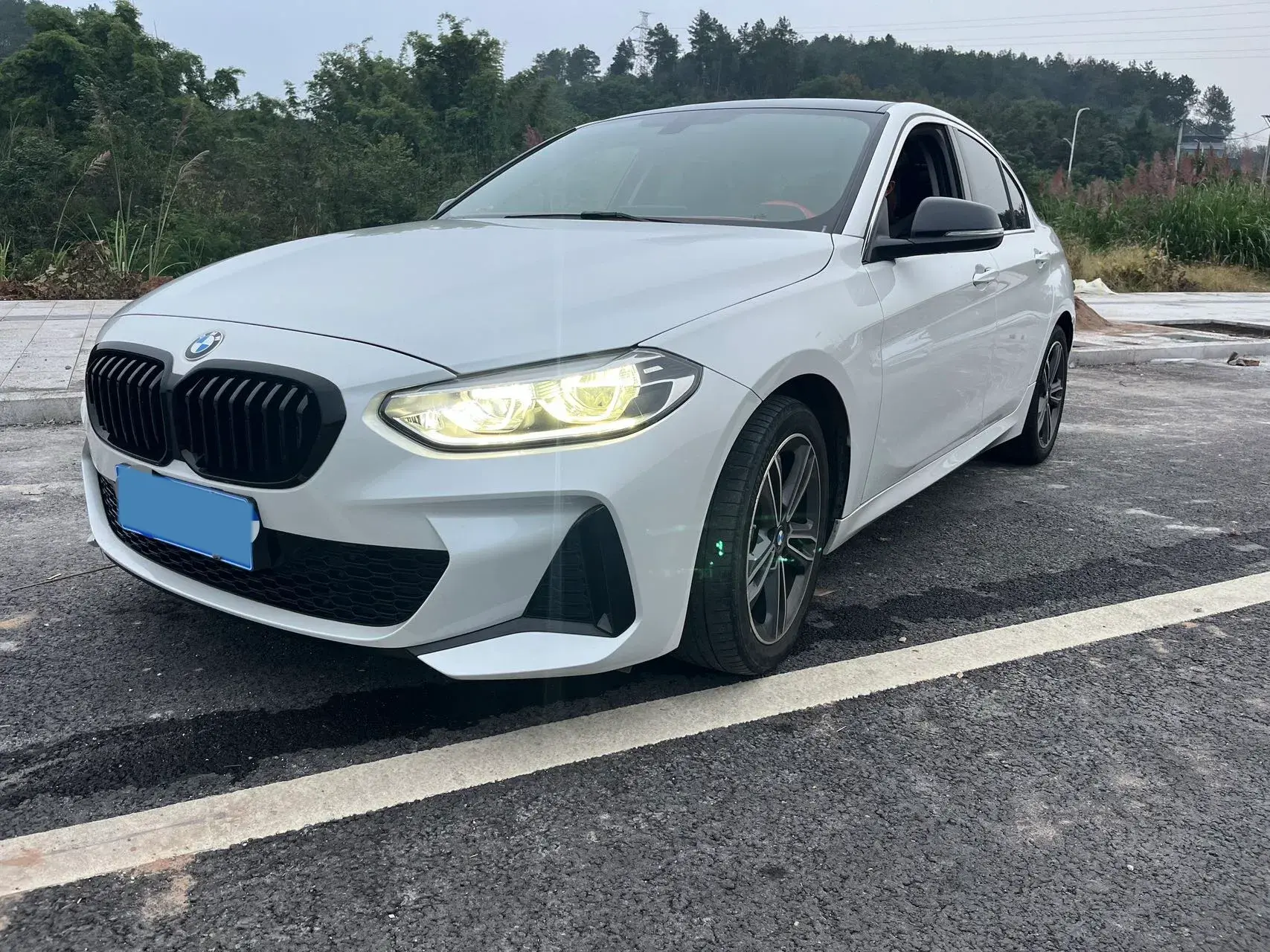 2022 BMW 1 view 1