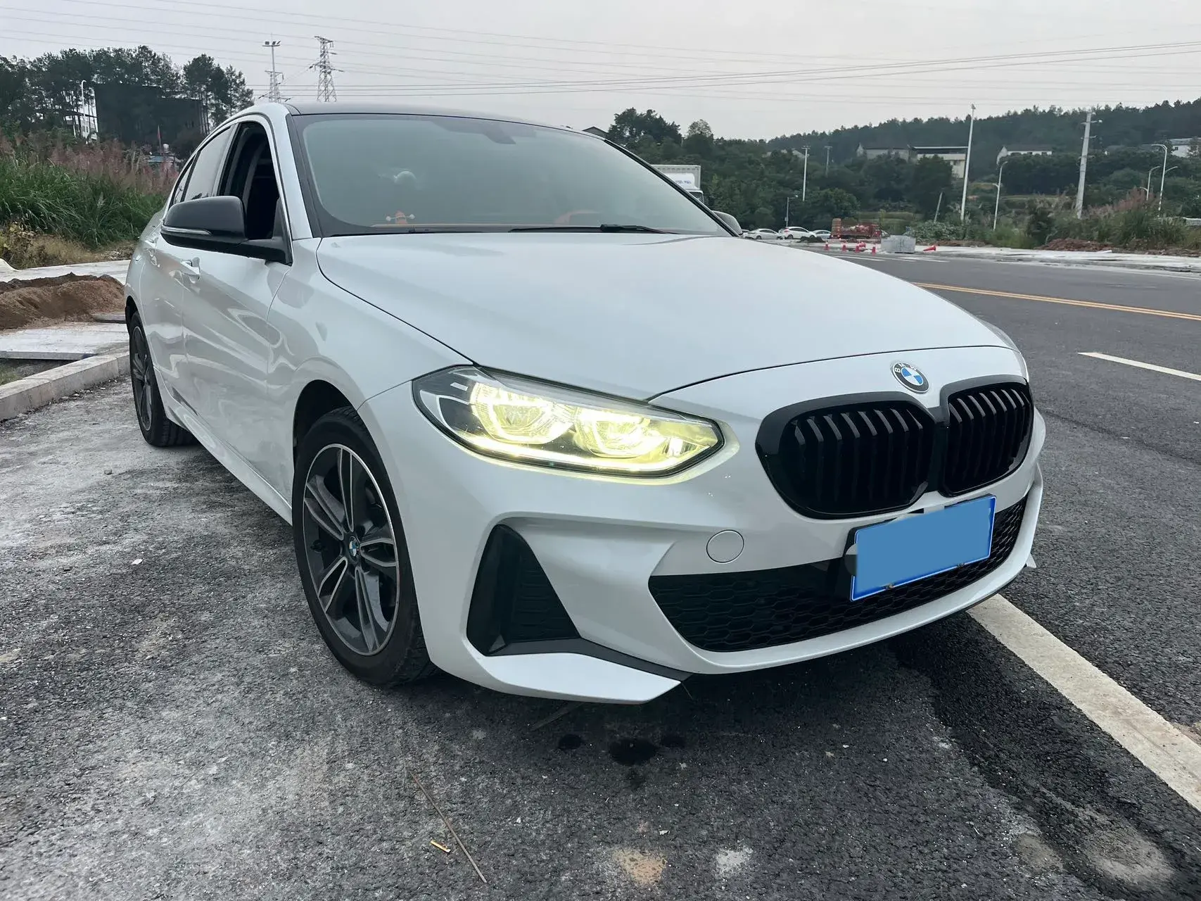 2022 BMW 1 thumbnail 2