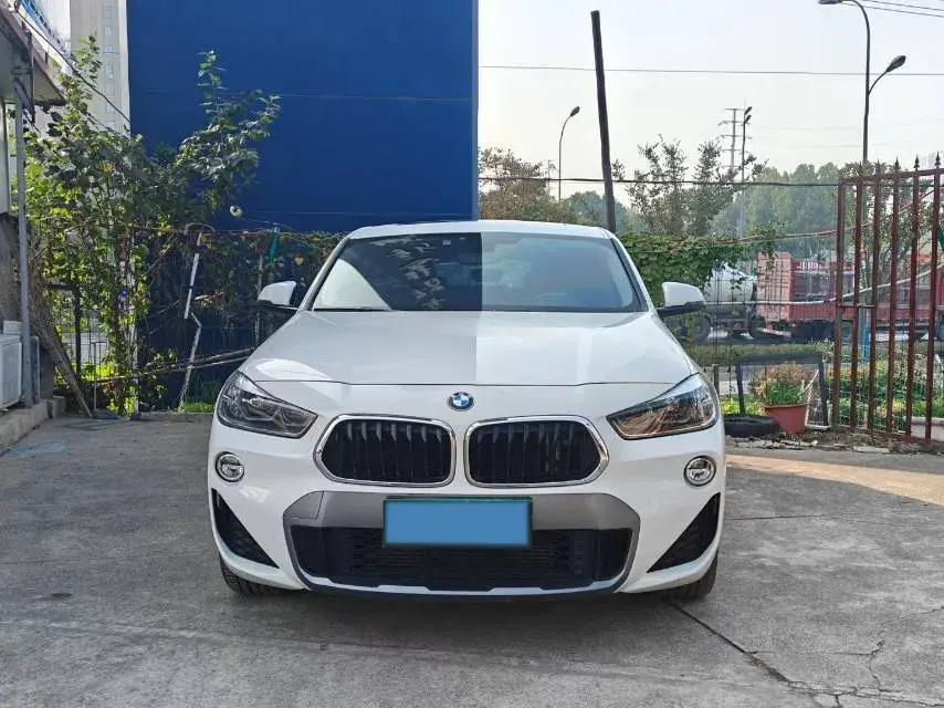 2020 BMW X2 thumbnail 2