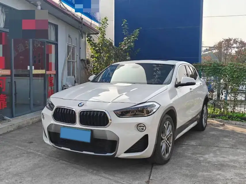 2020 BMW X2 view 1