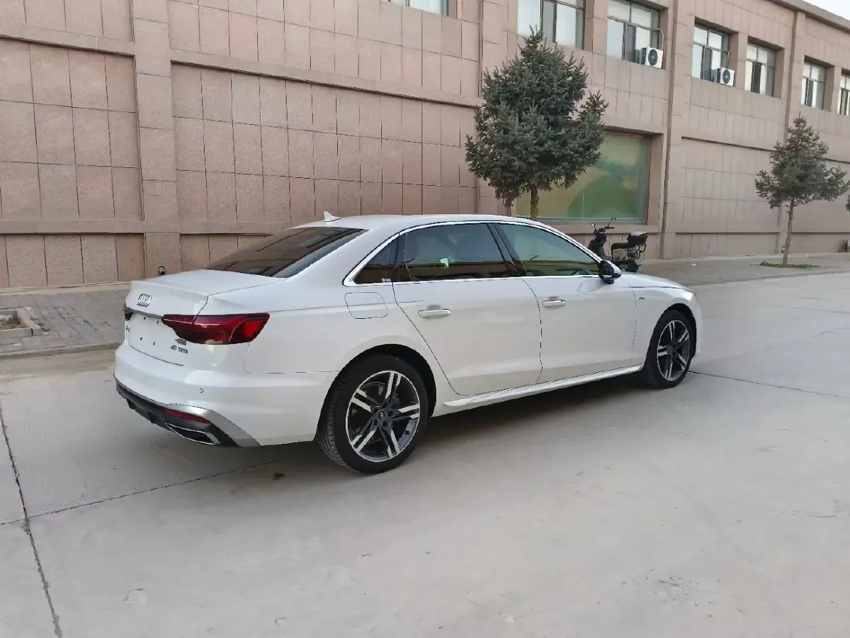2022 Audi A4L 2.0T 190HP L4 7DCT,autocango,china used car exporter,china ev exporter,chinese used car exporter,chinese used ev exporter