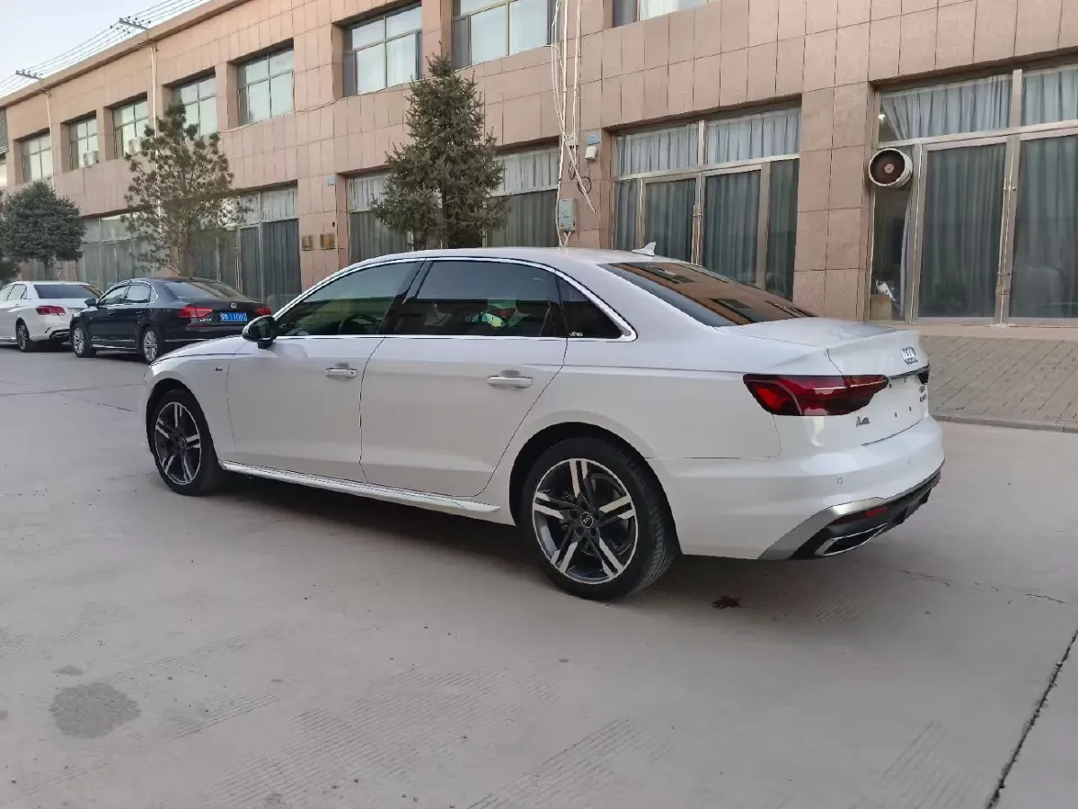 2022 Audi A4L 2.0T 190HP L4 7DCT,autocango,china used car exporter,china ev exporter,chinese used car exporter,chinese used ev exporter