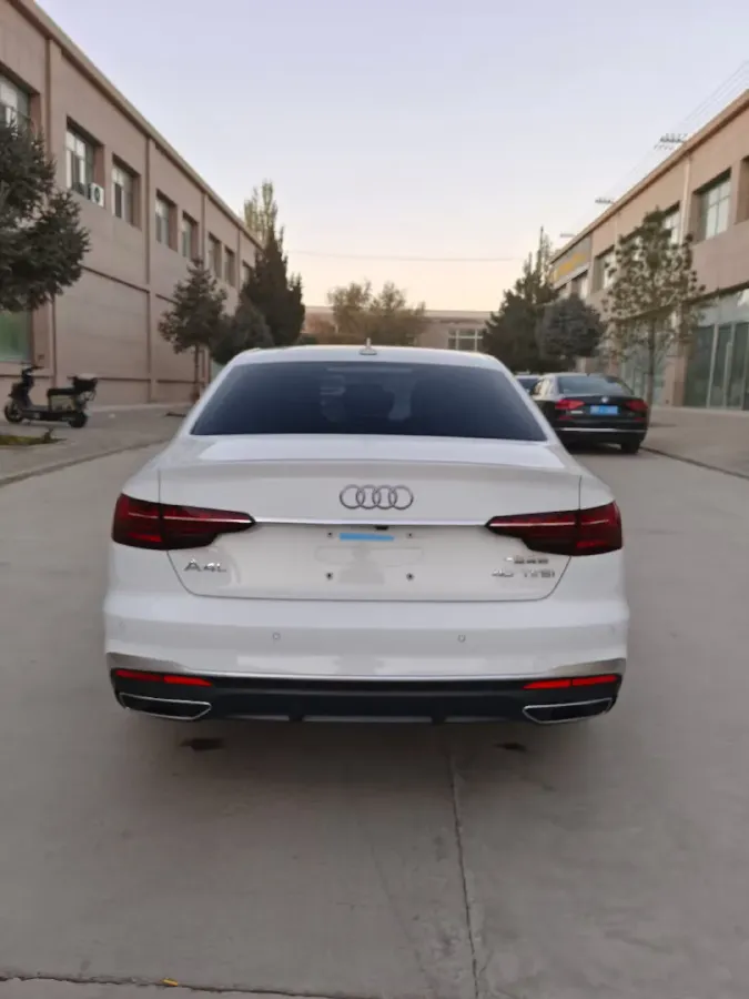 2022 Audi A4L 2.0T 190HP L4 7DCT,autocango,china used car exporter,china ev exporter,chinese used car exporter,chinese used ev exporter