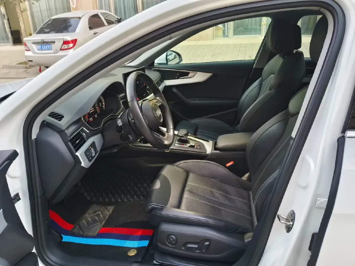 2022 Audi A4L 2.0T 190HP L4 7DCT,autocango,china used car exporter,china ev exporter,chinese used car exporter,chinese used ev exporter