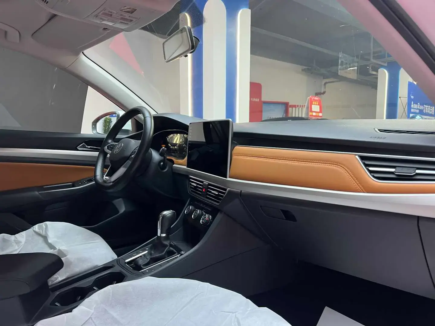 2023 VOLKSWAGEN BORA thumbnail 2