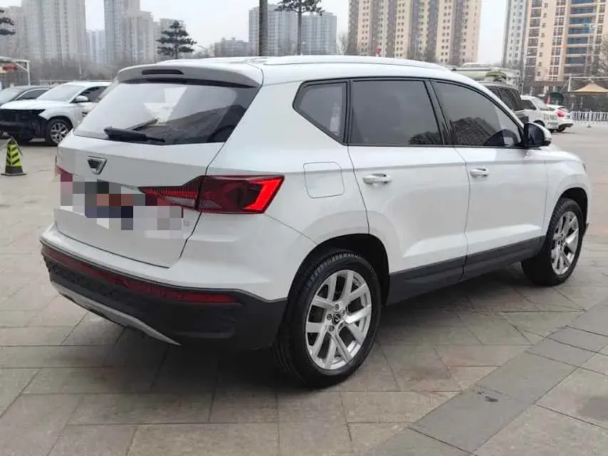 2023 JETTA VS5 thumbnail 4