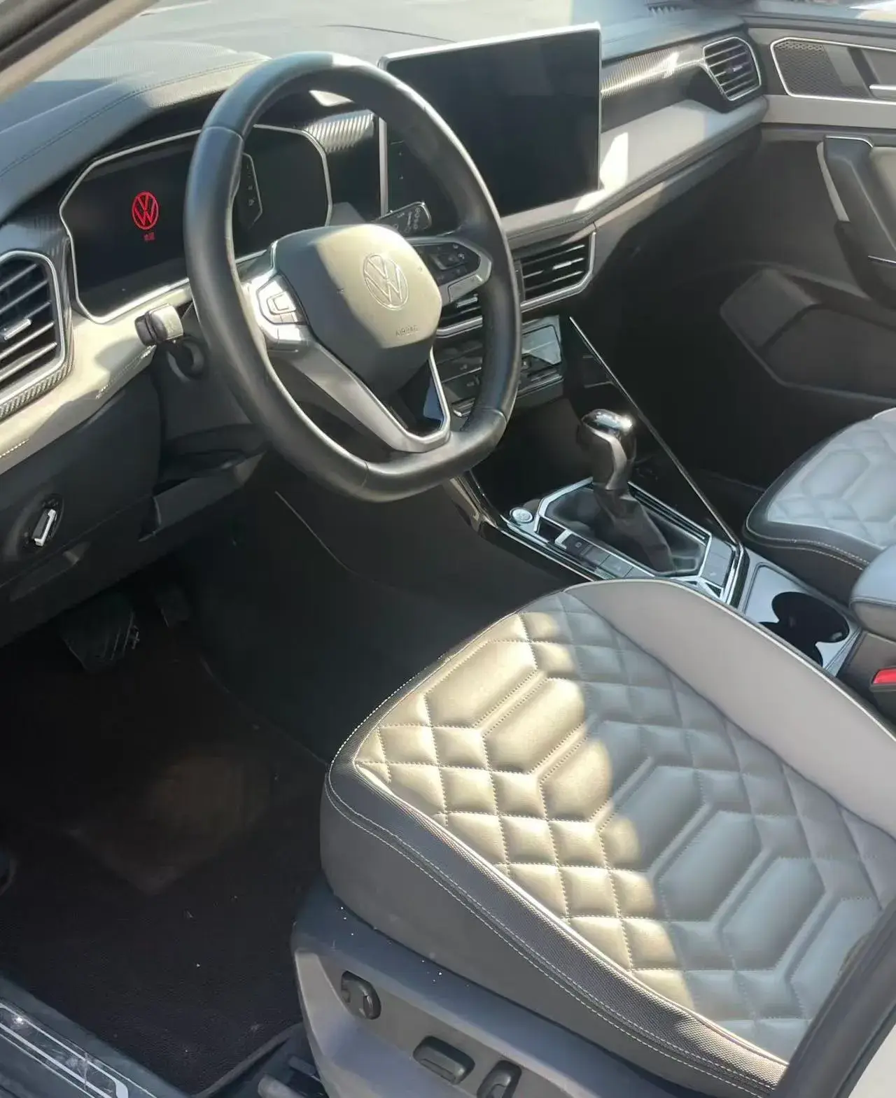 2023 VOLKSWAGEN TAYRON thumbnail 2