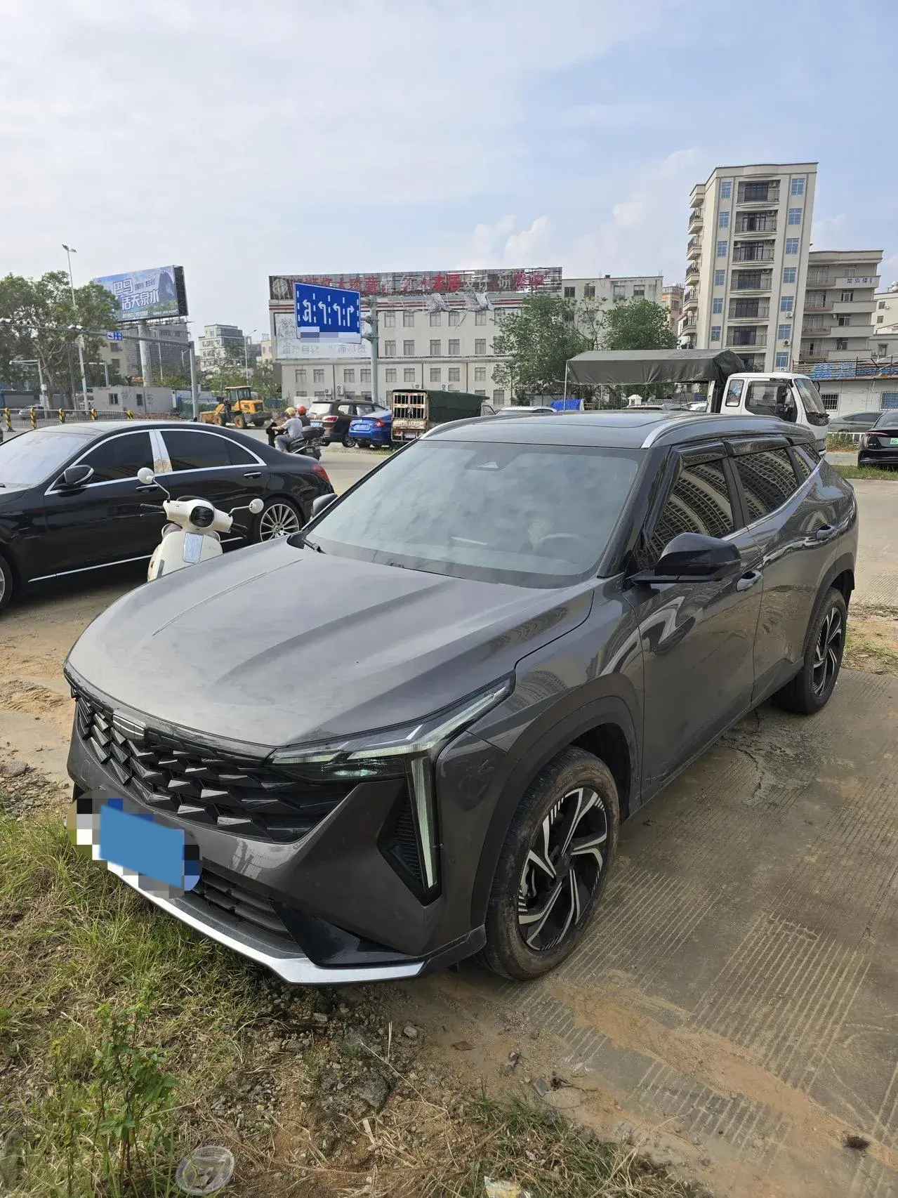 2024 GEELY AZKARRA view 1